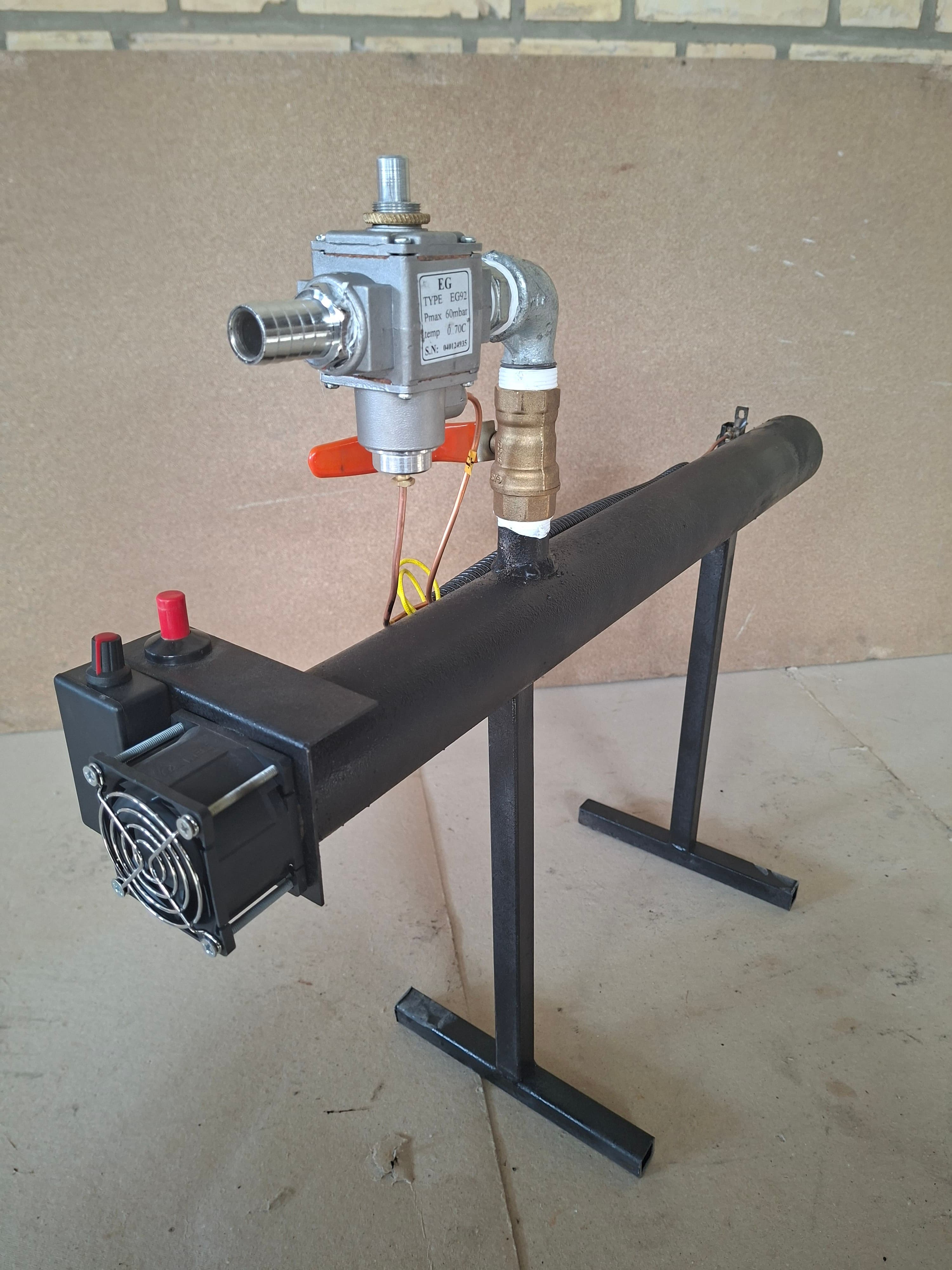 مشعل گاز فندار مدل B مجهز به شمعک، جرقهزن و شیر گاز مشعل گاز فندار مدل B مجهز به شمعک، جرقهزن و شیر گاز